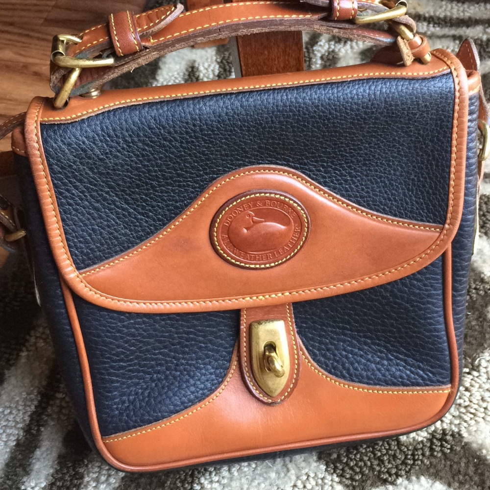 Vintage AUTHENTIC Dooney Crossbody